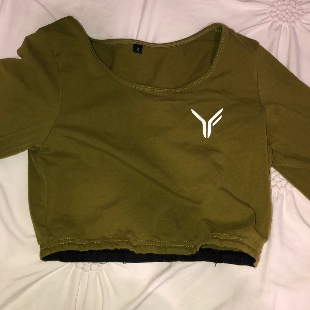 brown long sleeve work out shirt